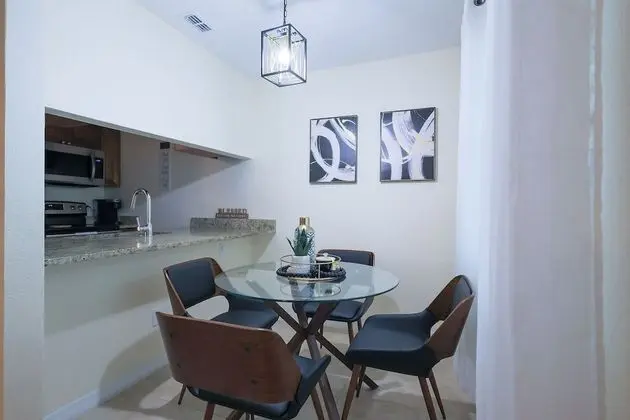 Saint Joseph Suites Down Town Tampa - Mutfak
