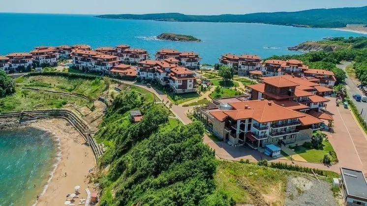 Saint Thomas Apart Complex