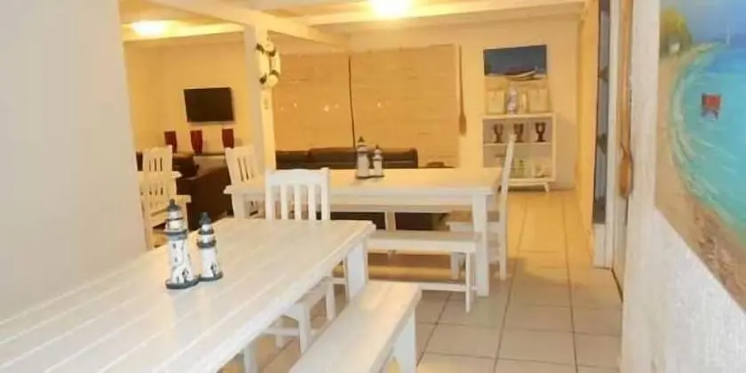 Saldanha Bay Accommodation - Hostel - Yerinde Yemek