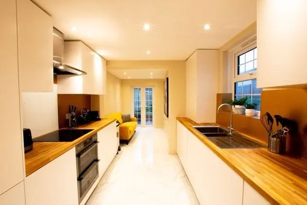 Salisbury Residences by Charles Hope - Mutfak