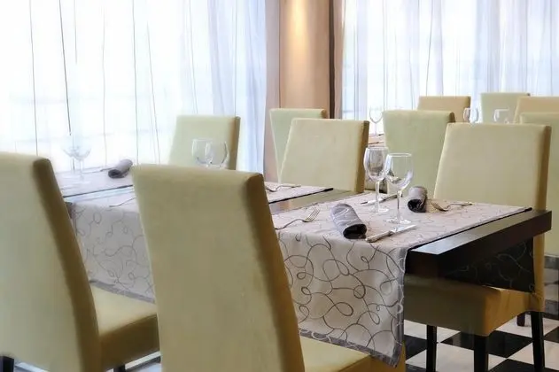 Salles Hotel Aeroport de Girona