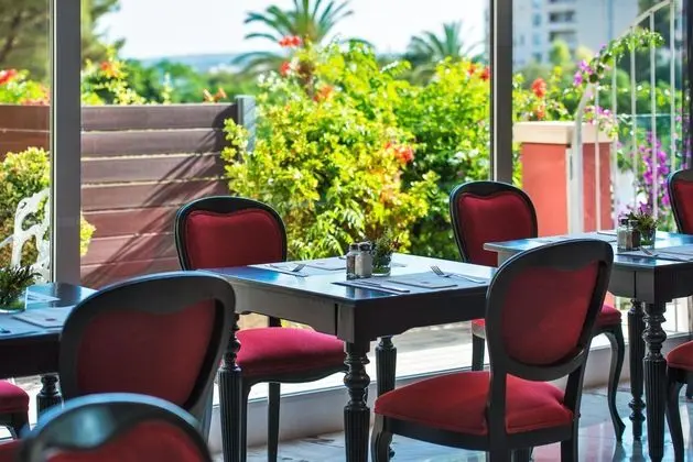 Salles Hotel Marina Portals