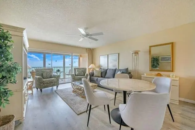 Sally s Dolphin Way Condo - Oda