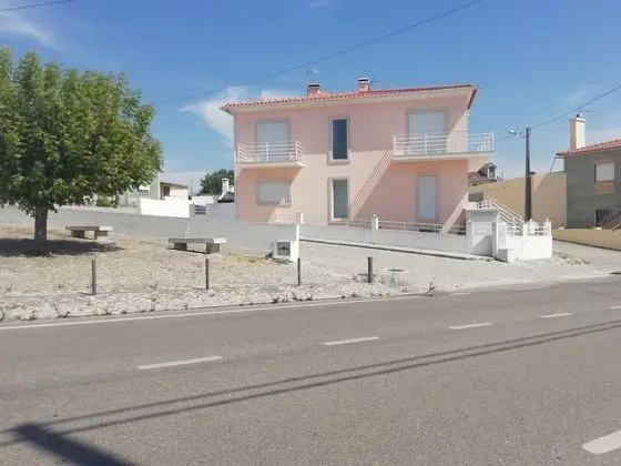 Salmon Villa near São Martinho do Porto