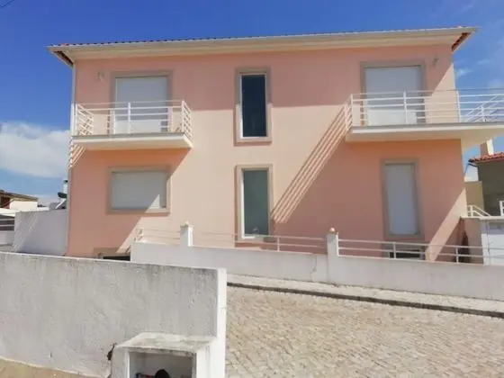 Salmon Villa near São Martinho do Porto