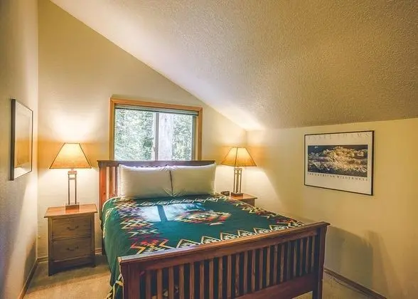 Salmonberry Retreat - Oda