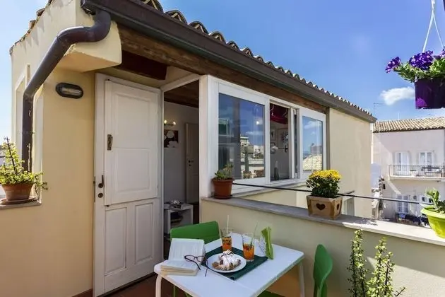 Salomone Apartment 13 With Terrace by Wonderful Italy