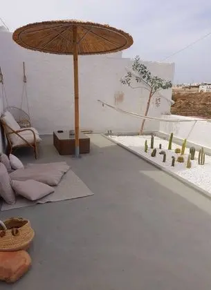 Salty Caves Apartments Milos