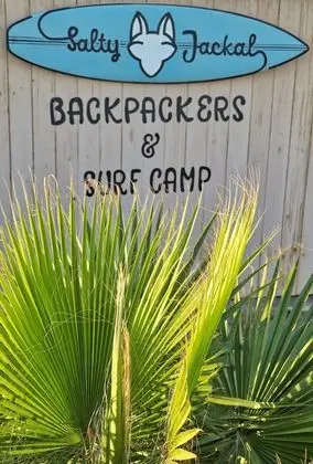 Salty Jackal Backpackers & Surf Camp - Dış Mekan