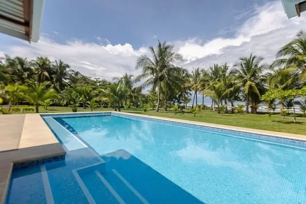 Salvatierra Beachfront Hotel