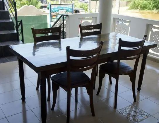 Sam's Guest House - Yerinde Yemek