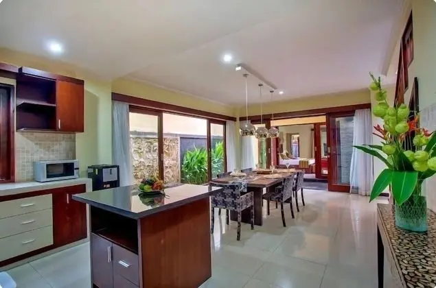 Samudra · Luxury 9-BR Private Pool Villa Umalas Bali - Mutfak