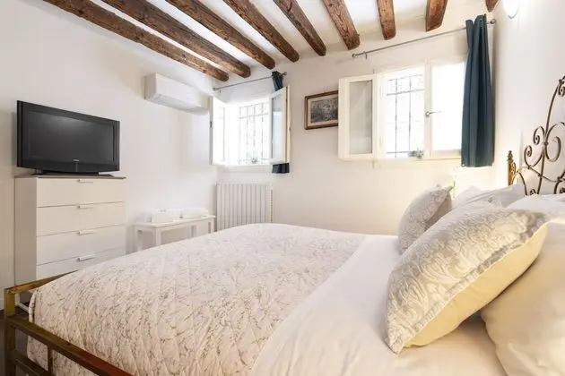San Giacomo Pied-A-Terre House by Wonderful Italy