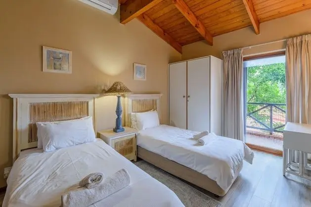 San Lameer Villa Rentals 1926 - Oda