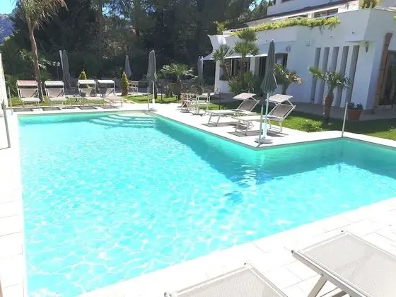 Villa San Lorenzo Room Suite & Restaurant - Havuz