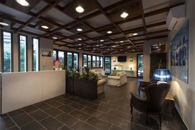 Villa San Lorenzo Room Suite & Restaurant - Lobi