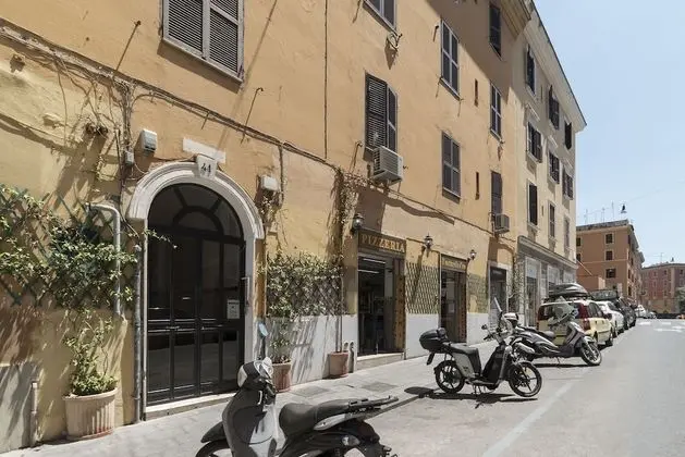 San Lorenzo Wooden Flat