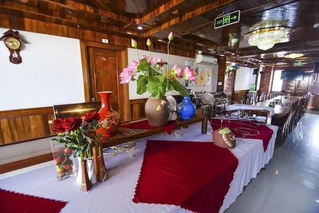San San Hotel - Yerinde Yemek