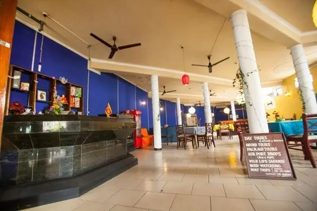 Sana's Beach Guesthouse and Restaurant - Lobi