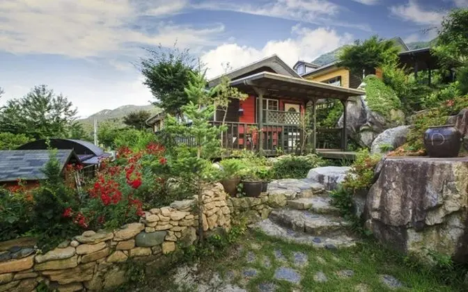 Sancheong Dolkkotdam Pension