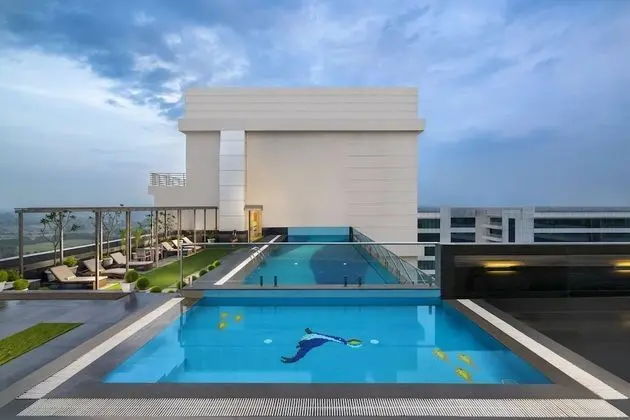 Sandal Suites Op. by Lemon Tree Hotels - Havuz