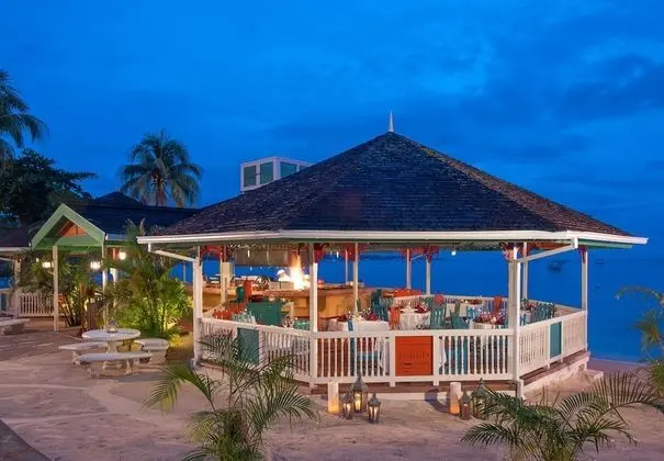 Sandals Negril - ALL INCLUSIVE Couples Only - Plaj