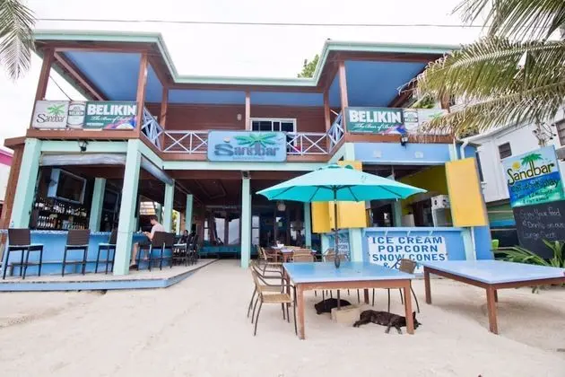 Sandbar Beachfront Hostel & Restaurant