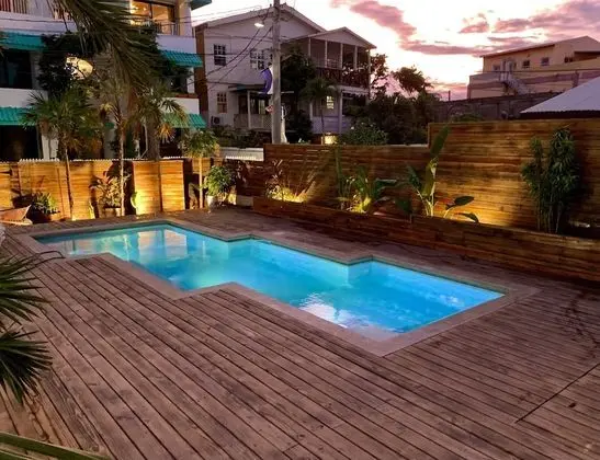 Sandbar Beachfront Hostel & Restaurant - Havuz