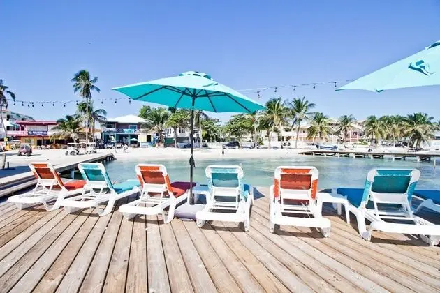 Sandbar Beachfront Hostel & Restaurant - Plaj