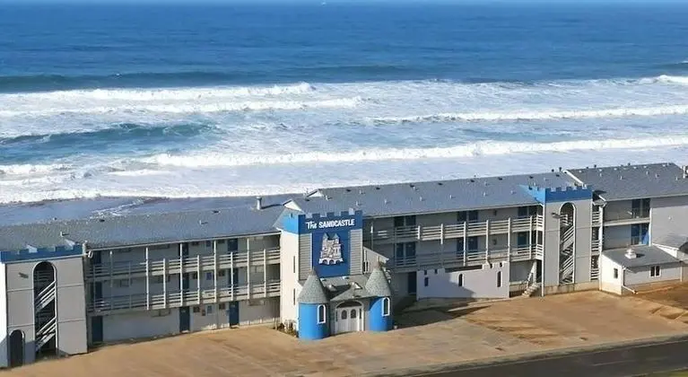 Sandcastle Beachfront Motel