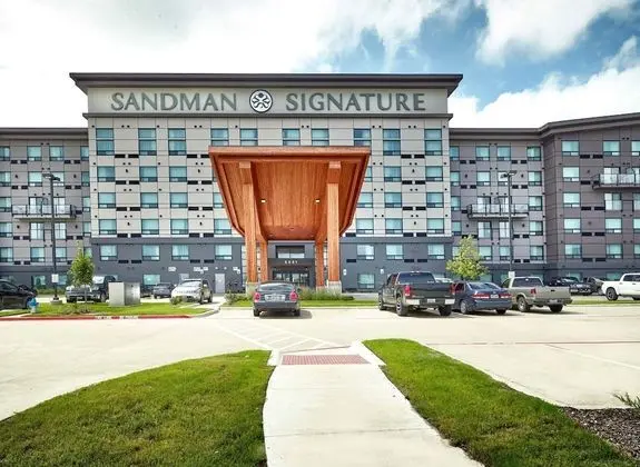 Sandman Signature Plano - Frisco Hotel - Havuz