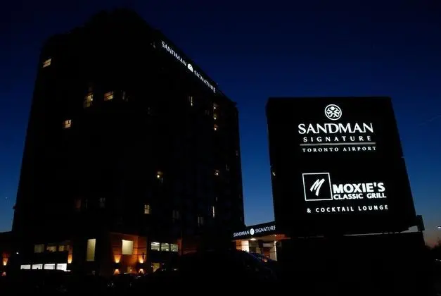 Sandman Signature Hotel Toronto Airport