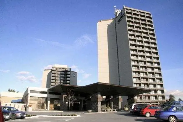 Sandman Signature Hotel & Resort Vancouver Airport