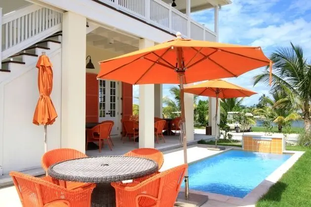 The Sandpiper Inn & Cottages - Havuz