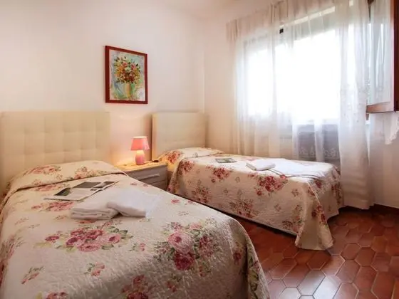 Sandra Forte dei Marmi - Oda