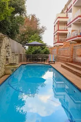 Sandton Times Square Serviced Apartments - Havuz