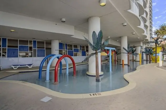 Sandy Beach Oceanfront Resort - Havuz