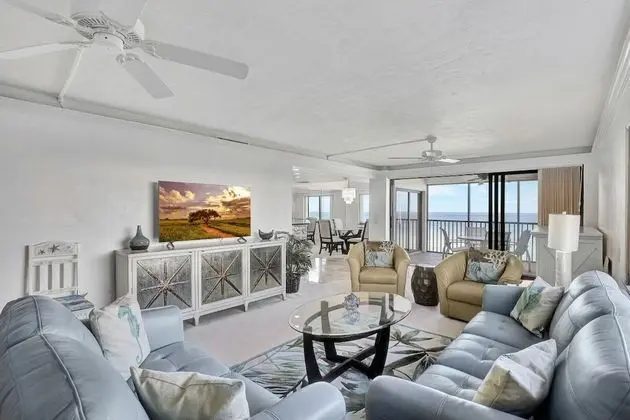 Sandy Beach Retreat - Öne Çıkan Resim