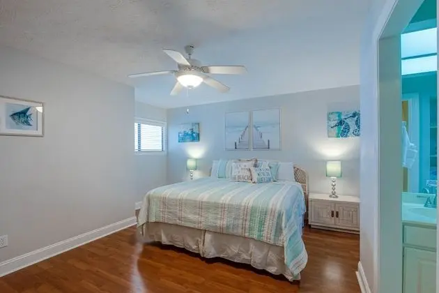 Sandy Toes by Book That Condo - Oda