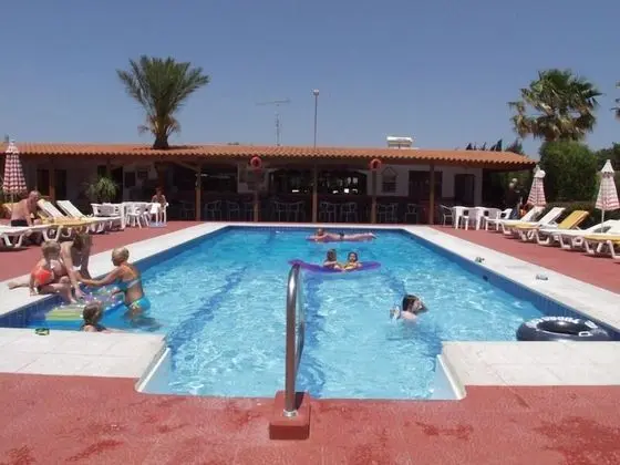 Sandy's Studios Apartments & Log Villas - Havuz