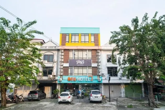 Sans Hotel Kupang Indah Surabaya - 1