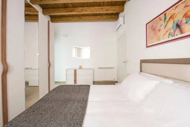 Santa Cecilia Luxury Apartment 2A by Wonderful Italy