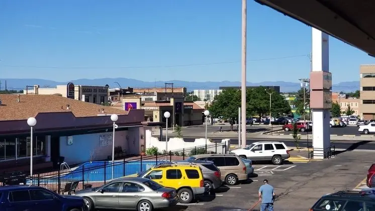 Santa Fe Inn - Pueblo