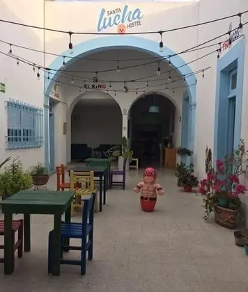 Santa Lucha Hostel