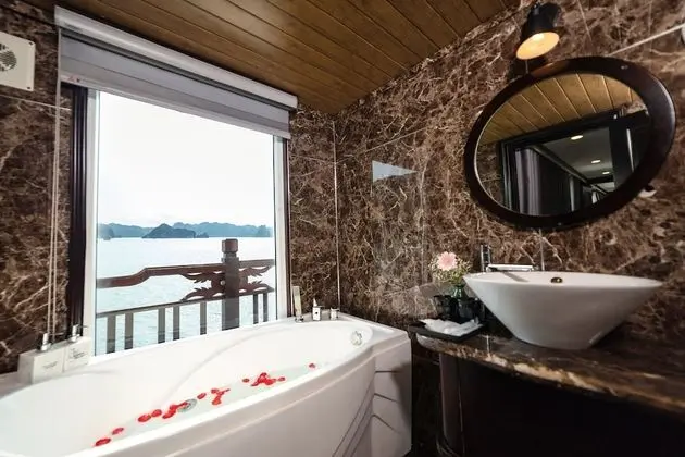 Santa Maria Cruises Halong Bay - Banyo Tipleri