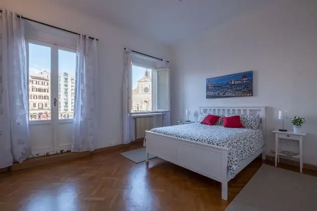Santa Maria Novella Beautiful View for 6 - Three Bedroom Apartment, Sleeps 6