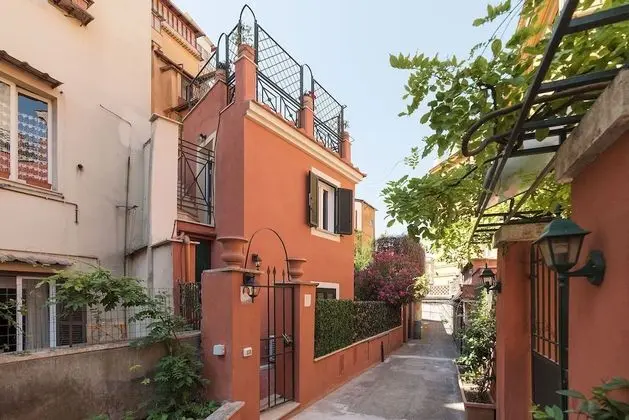 Santa Prassede Rooftop Terrace Studio
