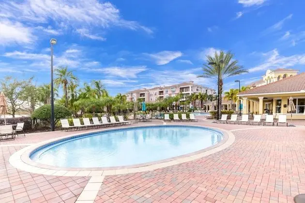 Santiago's Corner Ventura 3 Bedroom Condo by Redawning