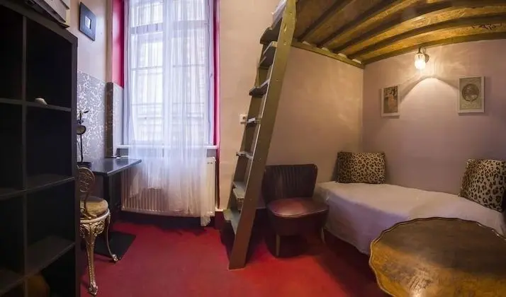 Santico Art Hotel and Hostel - Oda