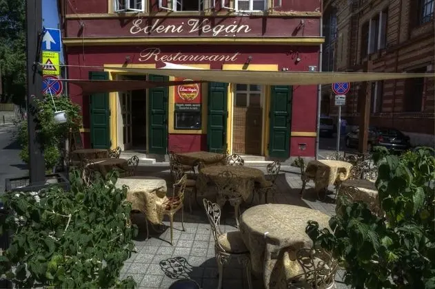 Santico Art Hotel and Hostel - Yerinde Yemek